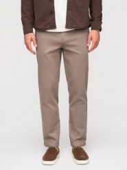 Spodnie męskie chino SLIM FIT z delikatną teksturą - popielate V1. Szare spodnie materiałowe męskie Ombre Clothing, bez wzorów, z bawełny, biznesowe. Za 379.99 zł.