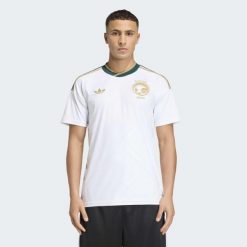 Koszulka wyjazdowa Arabia Saudyjska 26. Białe bluzki damskie Adidas, bez wzorów, sportowe, bez kołnierzyka, bez ramiączek. Za 439.00 zł.
