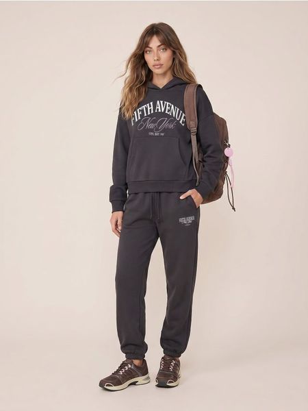 Spodnie dresowe loose jogger - szary. Szare spodnie sportowe damskie Sinsay, l, z dresówki. Za 29.99 zł.