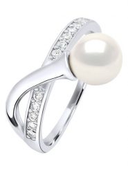 Pearl Addict Srebrny pierścionek z perłą rozmiar: onesize. Białe pierścionki damskie Pearl Addict, z cyrkonią, srebrne. Za 316.24 zł.
