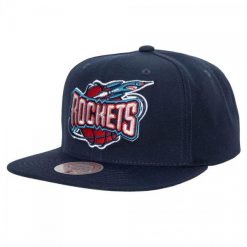 Czapka z daszkiem męska do koszykówki Mitchell & Ness NBA Houston Rockets. Niebieskie czapki męskie Mitchell & Ness, bez wzorów, sportowe. Za 149.00 zł.