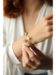 Pierres delicates Pozłacana bransoletka z kamieniami szlachetnymi rozmiar: onesize. Niebieskie bransoletki damskie Pierres delicates, pozłacane. Za 117.45 zł.