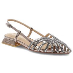 Sandały damskie Alma En Pena, cholewka ze skóry ekologicznej z ażurowym wykończeniem ozdobionym błyszczącymi kryształkami zapięcie na pasek wokół pię. Szare sandały damskie Alma En Pena, w ażurowe wzory, ze skóry ekologicznej, bez obcasa. Za 521.90 zł.