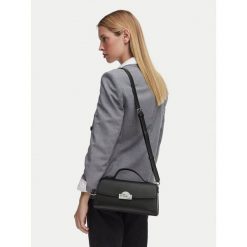 Torebka KARL LAGERFELD. Czarne torebki klasyczne damskie Karl Lagerfeld, bez wzorów, bez dodatków. Za 649.99 zł.