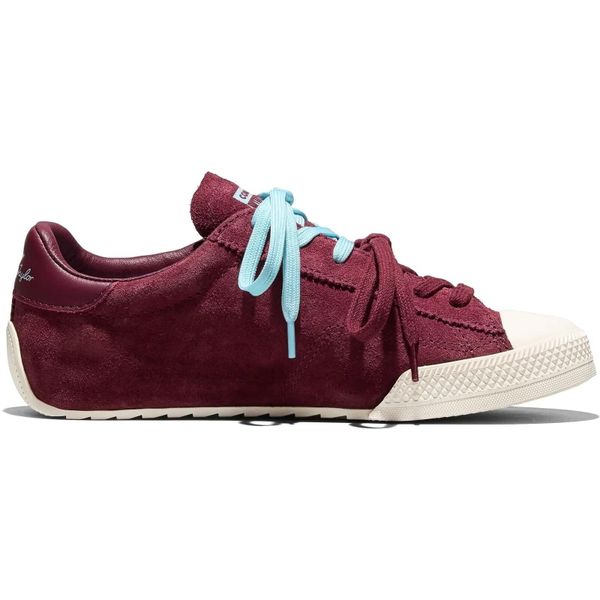 Buty sportowe Converse Chuck Taylor Lo. Czerwone buty sportowe na co dzień damskie Converse, z materiału, bez zapięcia. Za 590.00 zł.