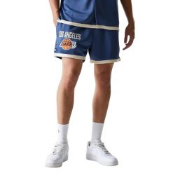 Krótkie Los Angeles Lakers. Białe szorty męskie New Era, bez wzorów, z materiału, eleganckie. Za 218.50 zł.