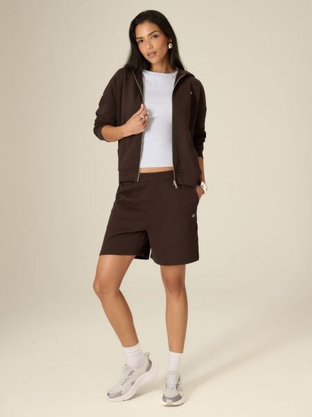 4F Spodenki dresowe damskie - brązowe XL. Brązowe szorty damskie 4f, bez wzorów, z dresówki, z podwyższonym stanem. Za 79.99 zł.