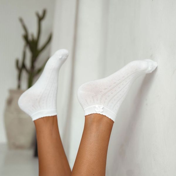 Białe stopki z kokardką 829. Białe skarpetki damskie Milena, bez wzorów, z bawełny. Za 15.90 zł.