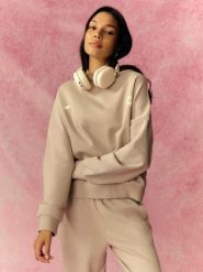 4F Bluza dresowa oversize z kapturem damska - szara M. Szare bluzy sportowe damskie 4f, m, bez wzorów, z dresówki, bez ramiączek, z kapturem. Za 179.99 zł.