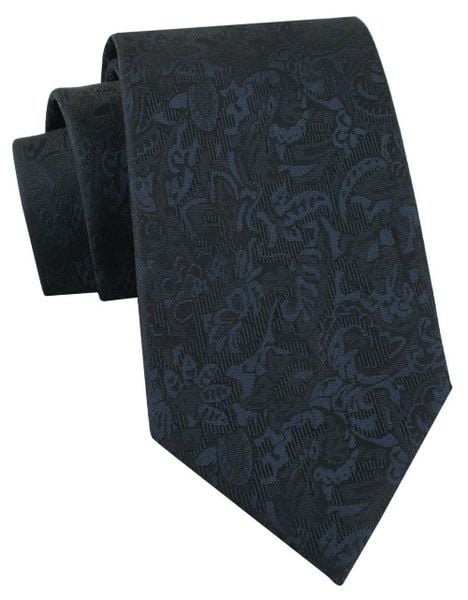 Elegancki Krawat Chattier - Granatowy z Kwiatowym Wzorem. Niebieskie krawaty i muchy męskie Chattier, bez wzorów, z tkaniny, eleganckie. Za 55.00 zł.