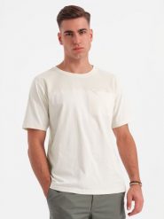 Męski t-shirt z kieszonką LOOSE FIT – biały V8 OM-TSCT-0171 - XXL. Białe t-shirty męskie Ombre Clothing, l, z aplikacjami, z bawełny, bez kołnierzyka. W wyprzedaży za 24.99 zł.