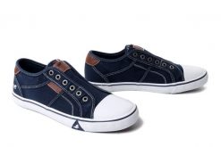Mustang 26M0211005 jeans, tenisówki i trampki m?skie. Niebieskie trampki i tenisówki męskie Mustang, bez wzorów, z jeansu, bez zapięcia. Za 209.90 zł.