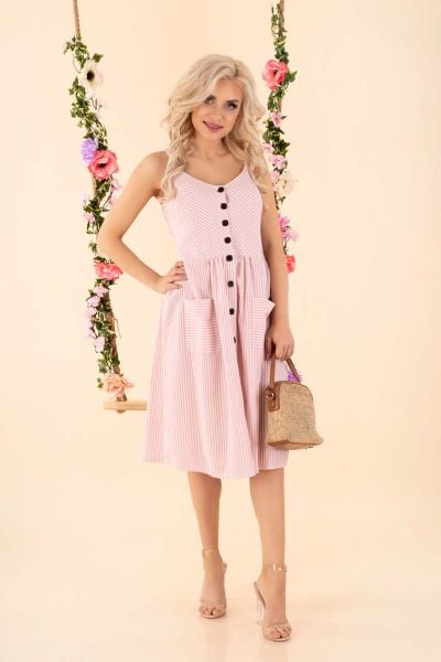 Rozkloszowana Sukienka w Paski - Różowa. Czerwone sukienki damskie Merribel, l, bez wzorów, z elastanu, bez kołnierzyka, bez ramiączek, rozkloszowane. Za 132.90 zł.