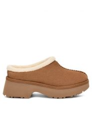Ugg Klapki W New Heights Cozy Clog 1162510 Brązowy. Brązowe klapki damskie Ugg, bez wzorów, ze skóry, bez obcasa. Za 779.99 zł.