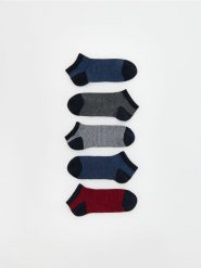 Krótkie skarpetki 5 pack - granatowy. Niebieskie skarpetki męskie Reserved, bez wzorów. W wyprzedaży za 39.99 zł.