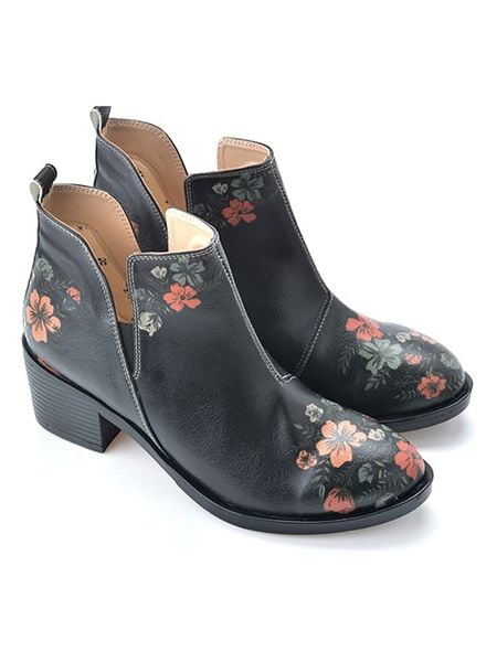 Goby Botki w kolorze czarnym ze wzorem rozmiar: 40. Czarne botki damskie Goby, z materiału, z okrągłym noskiem, bez obcasa, bez zapięcia. Za 347.99 zł.