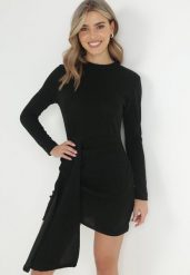 Czarna Dopasowana Sukienka z Szerokim Pasem i Metaliczną Nicią Zelko. Czarne sukienki damskie Born2be, na imprezę, z aplikacjami, z materiału, eleganckie, z asymetrycznym kołnierzem, bez ramiączek, mini, asymetryczne. W wyprzedaży za 84.99 zł.