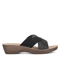 Klapki Inblu. Czarne klapki damskie Inblu, bez wzorów, bez obcasa. Za 59.99 zł.