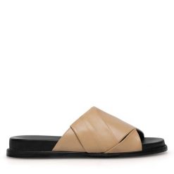 Klapki Sergio Bardi. Brązowe klapki damskie Sergio Bardi, bez wzorów, bez obcasa. Za 249.99 zł.