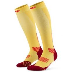 Męskie długie skarpety kompresyjne sportowe Core Run wysokie CEP. Czerwone skarpetki damskie CEP, bez wzorów, z elastanu. Za 199.00 zł.