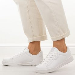 Białe półbuty damskie American Club Rl153. Białe półbuty damskie American CLUB, bez wzorów, z jeansu, klasyczne, z okrągłym noskiem, bez obcasa, na płaskiej podeszwie. W wyprzedaży za 152.10 zł.