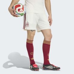 Spodenki wyjazdowe Hiszpania 26. Białe szorty męskie Adidas, bez wzorów, sportowe. Za 199.00 zł.