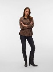 Vero Moda Koszula w kolorze brązowym rozmiar: XS. Brązowe koszule damskie Vero Moda, xs, bez wzorów, ze skóry, bez kołnierzyka, bez ramiączek. Za 134.95 zł.