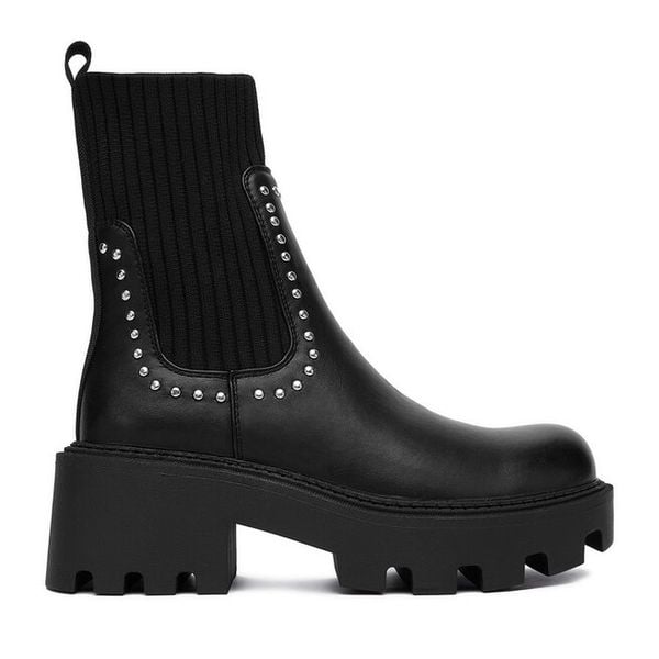 Botki DeeZee. Czarne botki damskie DeeZee, bez obcasa, na słupku, bez zapięcia. Za 219.99 zł.