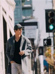 Wełniany płaszcz - szary. Szare płaszcze męskie Reserved, l, bez wzorów, z wełny, klasyczne. W wyprzedaży za 159.99 zł.