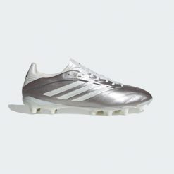 Buty piłkarskie na naturalną nawierzchnię COPA PURE IV LEAGUE. Białe buty wizytowe męskie Adidas, z syntetyku, bez zapięcia. Za 369.00 zł.