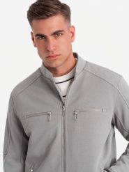 Męska kurtka typu biker z kieszeniami i stójką – szara V3 - Rozmiar: XL. Szare kurtki męskie Ombre Clothing, m, bez wzorów, z materiału, bez kaptura. Za 309.99 zł.