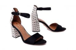 TAMARIS 1-28356-42 0D8 black comb, sandały damskie. Czarne sandały damskie Tamaris, bez wzorów, z gumy, bez obcasa. Za 299.90 zł.