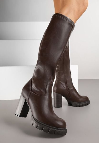 Brązowe Klasyczne Kozaki na Słupkowym Obcasie z Dopasowaną Cholewką Lattinea. Brązowe kozaki damskie Born2be, z dzianiny, bez obcasa, na obcasie. Za 149.99 zł.