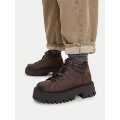 Trapery G-Star. Brązowe trapery damskie G-Star, bez obcasa. Za 399.99 zł.