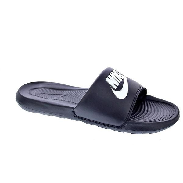 Klapki damskie Nike Victori One Slide. Czarne klapki damskie Nike, bez wzorów, bez obcasa. Za 149.99 zł.