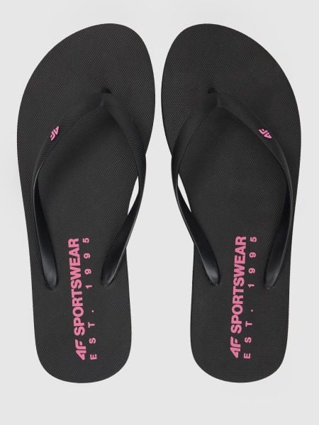 Japonki damskie 4F 4FRSS26FFLIF223. Czarne klapki damskie 4f, bez wzorów, z gumy, bez obcasa. Za 49.99 zł.