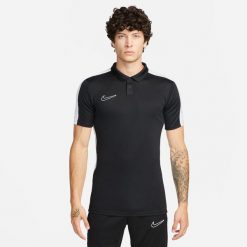 Koszulka sportowa męska Nike Drifit Academy. Białe t-shirty sportowe męskie Nike, m, z materiału, bez ramiączek, na fitness i siłownię, dri-fit (nike). Za 173.20 zł.