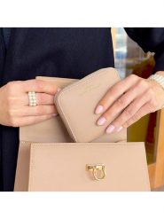 ATELIERS SAINT GERMAIN Skórzany portfel w kolorze beżowym - 12,5 x 10,5 x 2,5 cm rozmiar: onesize. Brązowe portfele damskie ATELIERS SAINT GERMAIN, bez wzorów, z materiału. Za 250.35 zł.