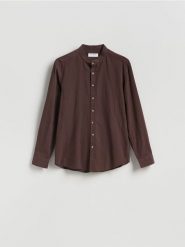 Strukturalna koszula regular fit - ciemnobrązowy. Brązowe koszule męskie Reserved, l, bez wzorów, z bawełny, bez kołnierzyka, bez ramiączek. Za 119.99 zł.