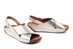 ARTIKER RELAKS 58C3238 gold, sandały damskie. Żółte sandały damskie Artiker Relaks, bez wzorów, ze skóry, bez obcasa, na koturnie. Za 194.90 zł.