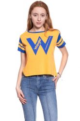 WRANGLER T SHIRT DAMSKI B&Y W CROP TEE AMBER YELLOW W721CF7UY 112130924. Żółte t-shirty damskie Wrangler, xs, bez wzorów, bez kołnierzyka. W wyprzedaży za 39.99 zł.