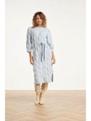 Smashed Lemon Sukienka dzianinowa w kolorze błękitnym rozmiar: 4XL. Niebieskie sukienki damskie Smashed Lemon, na co dzień, xl, bez wzorów, z dzianiny, bez kołnierzyka, bez ramiączek, midi, proste. Za 165.99 zł.