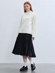 BGN Sweter w kolorze kremowym rozmiar: 40. Brązowe golfy damskie BGN, bez wzorów, bez ramiączek. Za 121.99 zł.