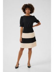 CULTURE Sukienka w kolorze czarnym rozmiar: L. Czarne sukienki damskie Culture, na co dzień, l, bez wzorów, bez kołnierzyka, bez ramiączek, midi, proste. Za 173.99 zł.