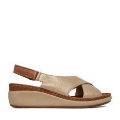 Sandały Lasocki. Brązowe sandały damskie Lasocki, bez wzorów, bez obcasa, na koturnie. Za 179.99 zł.