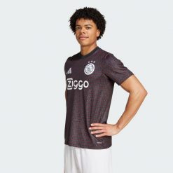 Koszulka Ajax Amsterdam Pre-Match. Czarne t-shirty sportowe męskie Adidas, xl, z materiału, bez ramiączek, do piłki nożnej. Za 299.90 zł.
