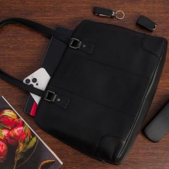 Torebka skórzana damska klasyczna duża A4 na ramię Beltimore czarna N35. Czarne torebki klasyczne damskie bez wzorów, duże, bez dodatków. Za 299.99 zł.