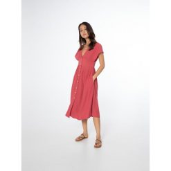 Sukienka damska Protest Prtsambu dress. Czerwone sukienki damskie Protest, xs, bez wzorów, sportowe, bez kołnierzyka, bez ramiączek, sportowe. W wyprzedaży za 135.00 zł.