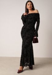 Czarna Koktajlowa Sukienka VICES z Odkrytymi Ramionami i Welurowym Wzorem Drensyss. Czarne sukienki damskie Born2be, m, bez wzorów, z weluru, klasyczne, bez kołnierzyka, bez ramiączek, maxi, z odkrytymi ramionami. Za 169.99 zł.