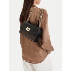 Torebka Nine West. Czarne torebki klasyczne damskie Nine West, bez wzorów, bez dodatków. Za 179.99 zł.